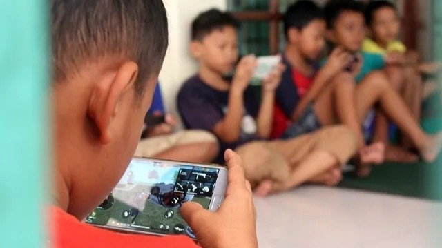 Anak-anak dan Gadget: Waspadai Bahaya Kecanduan dan Dampaknya